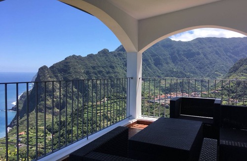 Ponta Delgada Villa | MadeiraCasa - Country cottage with stunning views and privacy