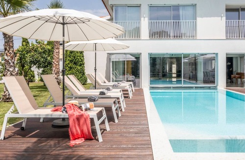 Corroios Villa | Magnificent Lisbon Coast Villa | 7 Bedrooms | Villa Alba | Private Jacuzzi &.