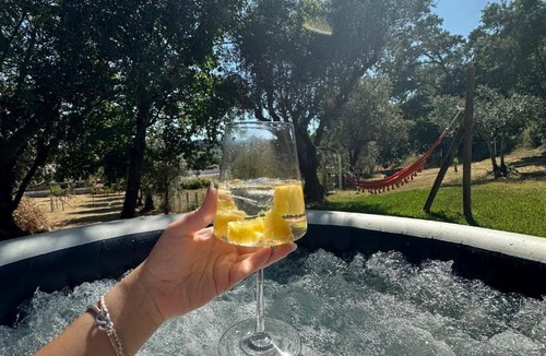 Lousa Bed & Breakfast | Magnolias Cottage with Jacuzzi and mountain view