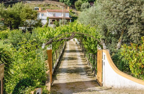 Lousa Bed & Breakfast | Magnolias Cottage with Jacuzzi and mountain view