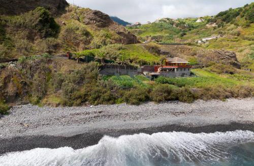 Porto da Cruz House | Maiata Beach House 1
