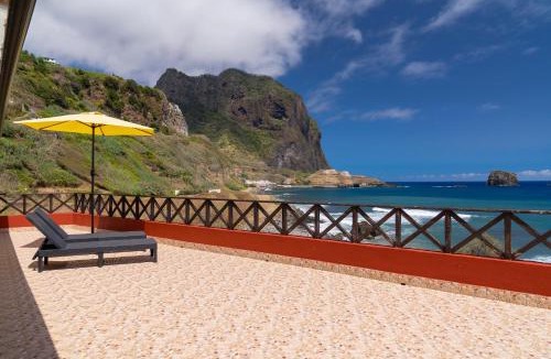 Porto da Cruz House | Maiata Beach House 1