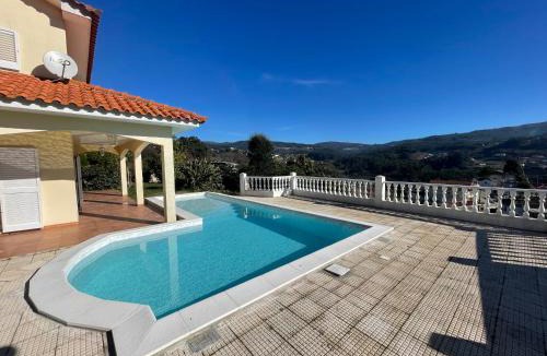 Macieira de Cambra Villa | Maison chaleureuse avec piscine & vue panoramique
