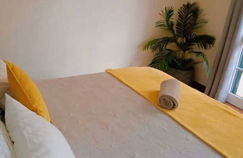 Porto da Cruz Cabin | Make yourself at home in a warm. Nóbrega House