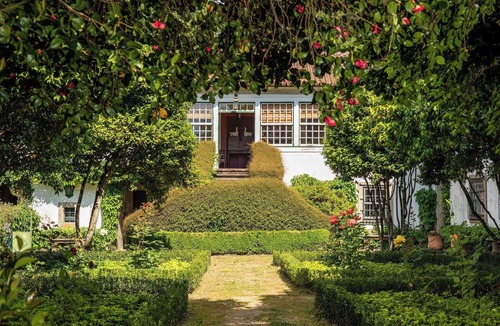 Guimaraes House | Manor house with private pool and gardens
