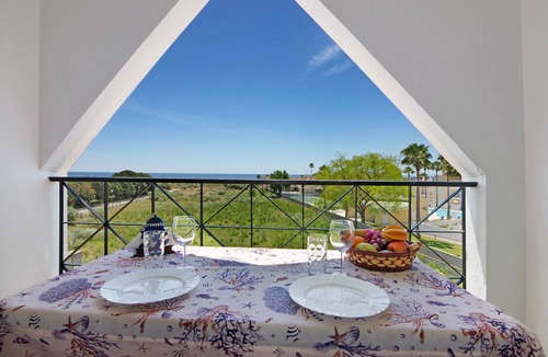 Manta Rota Apartment | Mar e Céu Apartment with Sea View and Balcony