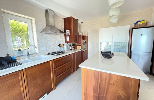 Serra da Pescaria Villa | Maria Nazaré - 3bedrooms, ocean view, private pool & BQ, close to the beach