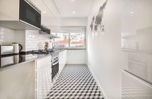 Sao Sebastiao da Pedreira Apartment | Marquês de Pombal Metropolitan Flat