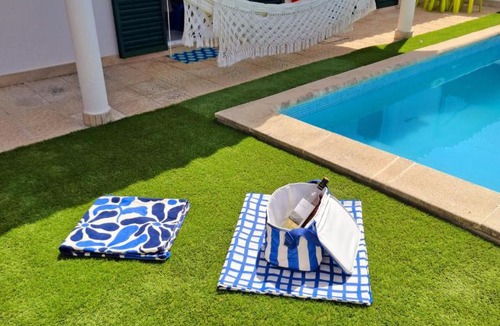 Castelo Villa | Meco Beach and Private Pool Villa