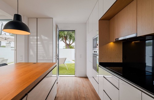 Caixas House | Meco Pool Villa Holiday Home with Private Pool, Wi-Fi, and Air Conditioning