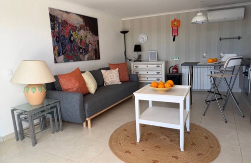 Vale Formoso Apartment | Mel de Flor Apartment with Sea View, Shared Infinity Pool, Garden & Wi-Fi