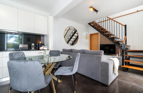 Estreito da Calheta House | Melblue