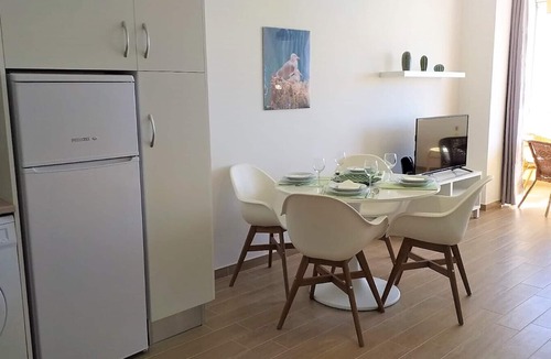 Cavacos Apartment | MiraPraia 7- Refurbished, Air Conditioning, Wifi, TV, Bedroom and Living Room, Sea View