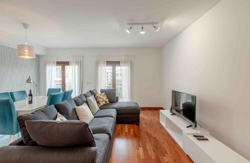 Mina Apartment | Modern 2 bedroom apt 20 min from city center