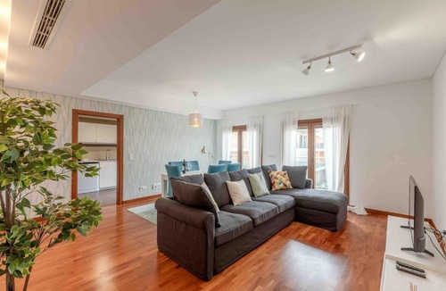 Mina Apartment | Modern 2 bedroom apt 20 min from city center