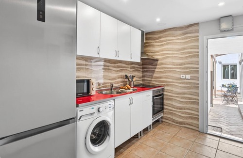 Cavacos Apartment | Modern 2Bdr House in Quarteira by LovelyStay