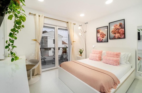 Cascais Apartment | Modern 2BR Apt Balcony AC 15 Min to Cascais