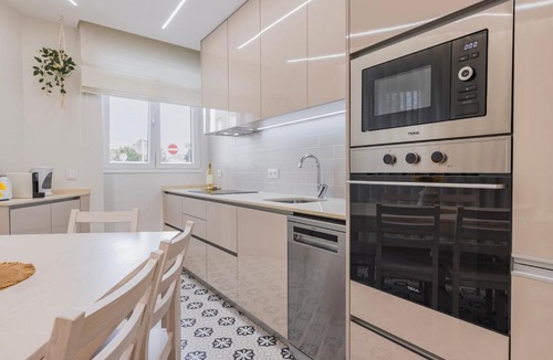 Parque das Nacoes Apartment | Modern 2BR Apt with Patio & AC - 0E