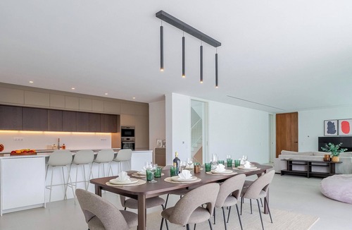 Alpouvar Villa | Modern 4-Bedroom Villa with Infinity Pool