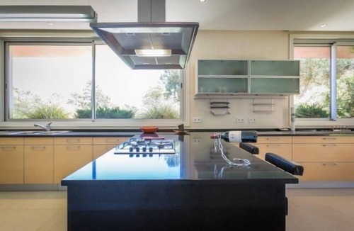 Quinta do Lago Villa | Modern 5 Bedroom Villa in the heart of Quinta do Lago. With gym, games room, pool and more DM07 - Almancil, Algarve