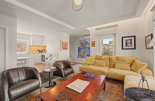 Trafaria Apartment | Modern Apartment - Trafaria Bliss, 3 Minutes from the Beach
