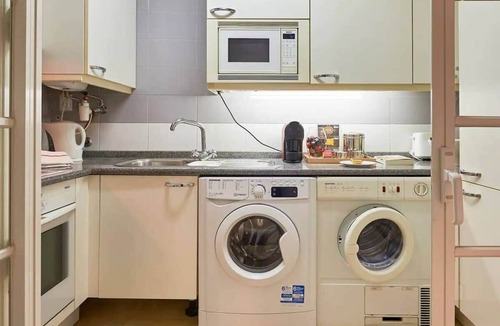Lumiar Apartment | Modern apartment with pool and garage