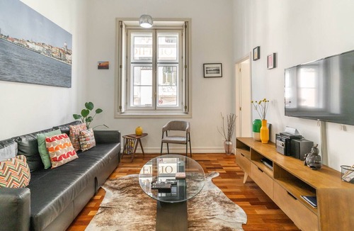 Sacramento Apartment | Modern Chiado Apt by Santa Justa | Full AC, views, 2 Lifts & Fast WiFi