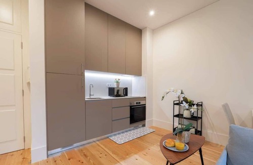 Oliveira do Castelo Apartment | Modern & Cozy Flat by HostWise