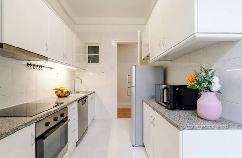 Bonfim Apartment | Modern & Cozy Flat with Workspace by HostWise