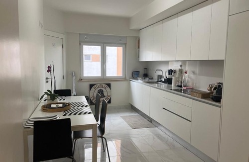 Palhais House | Modern Double Room in new Apartment