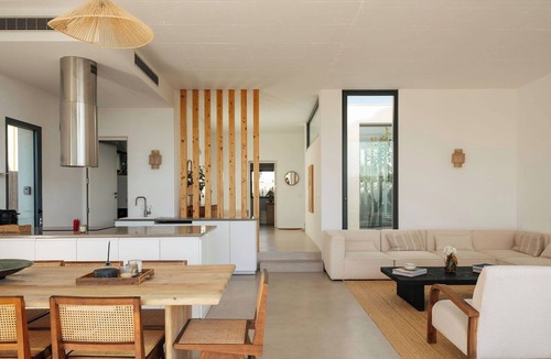 Carvalhal House | Modern Elegance Meets the Wild Beauty of Carvalhal