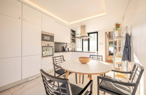 Charneca Apartment | Modern excellence with pool