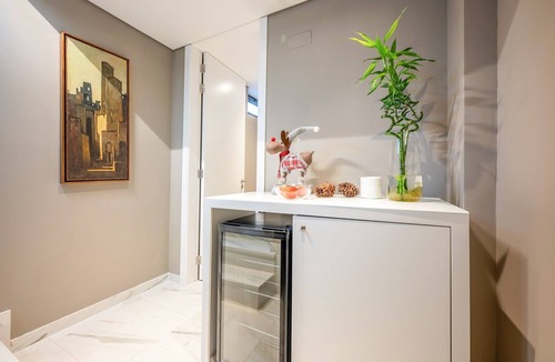 Charneca Apartment | Modern excellence with pool