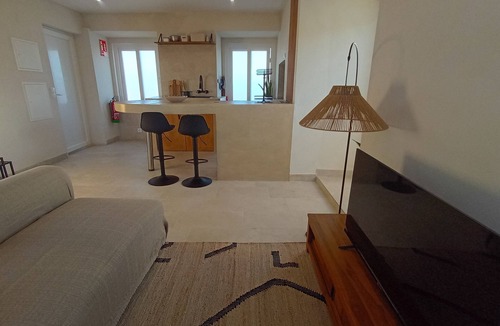 Trafaria Apartment | Modern Private Studio | Ocean View & Rooftop