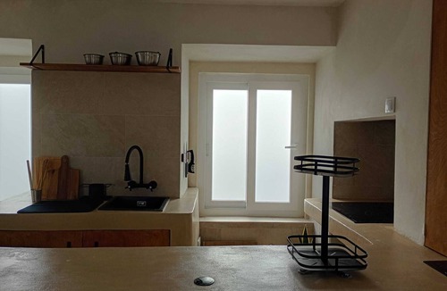 Trafaria Apartment | Modern Private Studio | Ocean View & Rooftop