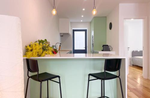 Covilha Apartment | Modern Retreat with Mountain Views