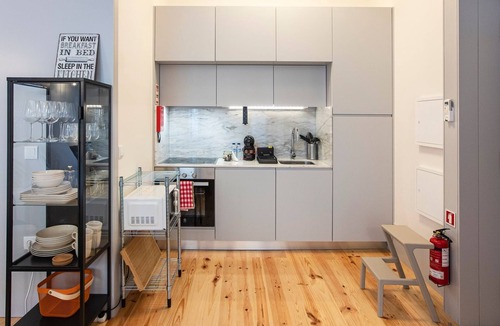 Cedofeita Apartment | Modern Retro Downtown by LovelyStay