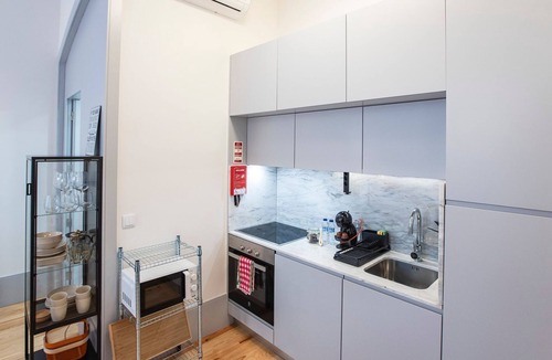 Cedofeita Apartment | Modern Retro Downtown by LovelyStay