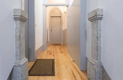 Cedofeita Apartment | Modern Retro Downtown by LovelyStay