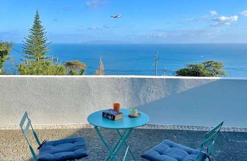 Gaula Apartment | Modern Sea View Studio with Private Parking