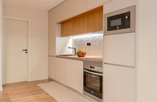 Vilarinha Apartment | Modern Studio, Open Plan Elegance by HostWise