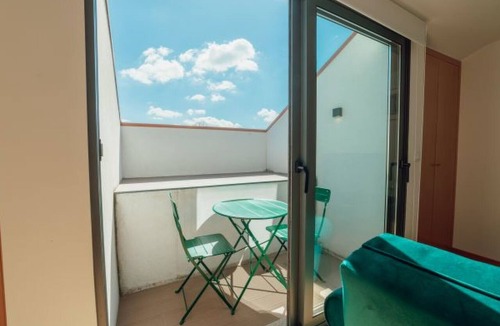 Campanha Apartment | MODERN & STYLISH APARTMENT III by VACATIONY by Interhome