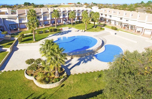 Albufeira Ski Chalet | Modern townhouse with BBQ and sea view
