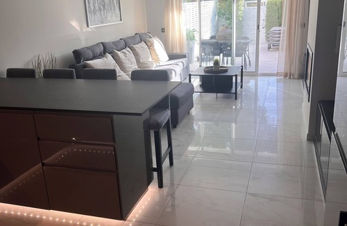 Vale do Garrao House | Modern Villa in Vale do Garrão - Sleeps 6. Short Walk To Garrao Beach