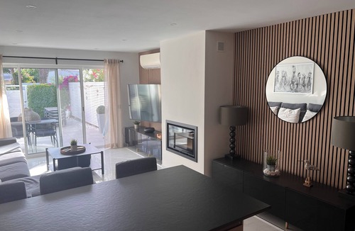 Vale do Garrao House | Modern Villa in Vale do Garrão - Sleeps 6. Short Walk To Garrao Beach