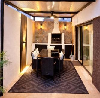 Seixal Villa | Modern Villa near Lisbon & Beaches with Heated Pool