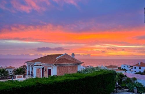Praia das Macas House | Modern Villa Steps Away From The Beach