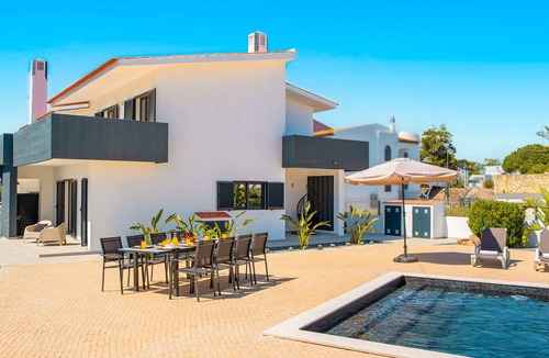 Albufeira Villa | Modern Villa w/Heatable Pool in Albufeira