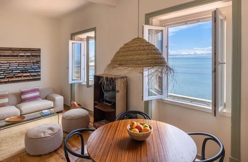 Estoril Apartment | Monte Estoril Train Station - Seaside Apartment