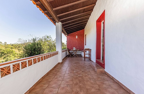 Reliquias Cottage | Monte Labarito - Casa de Baixo - Country House 30' away from the beach